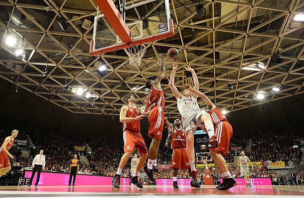 防守端又因 防守端又因